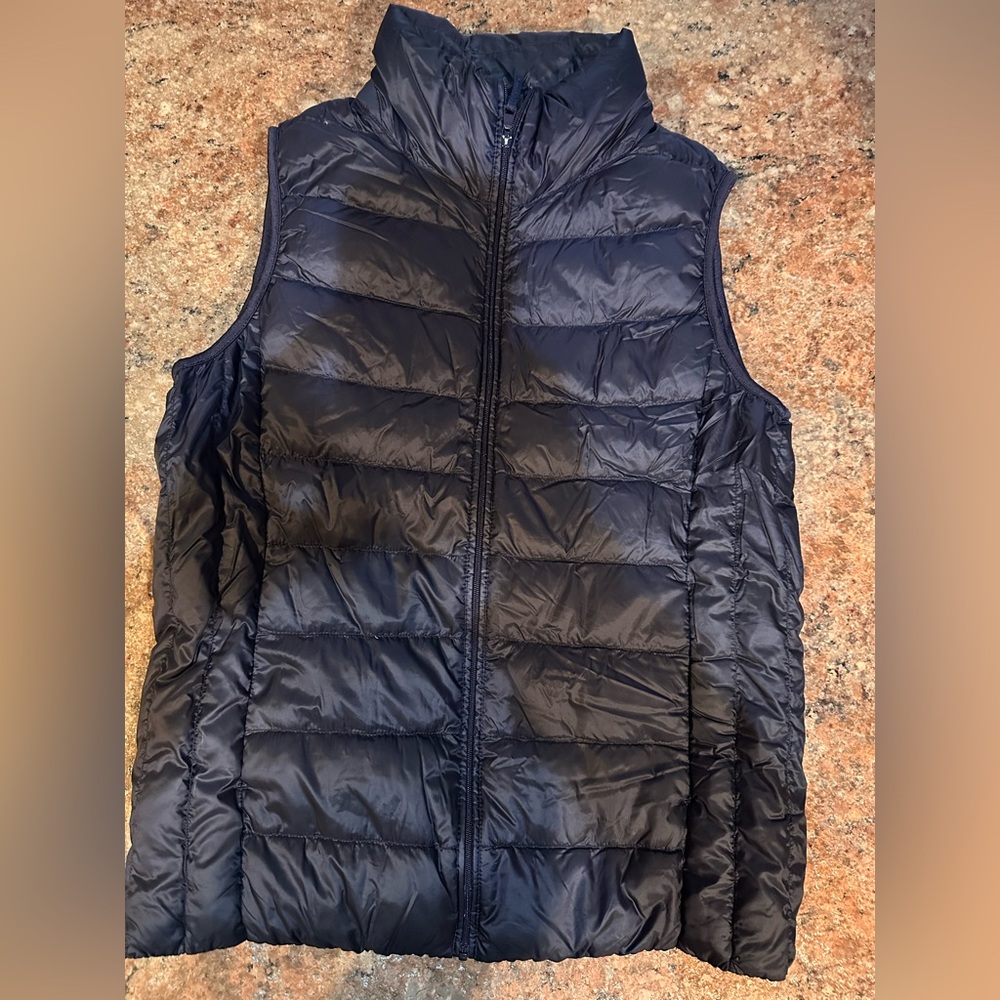Uniqlo Women's Black Puffer Vest